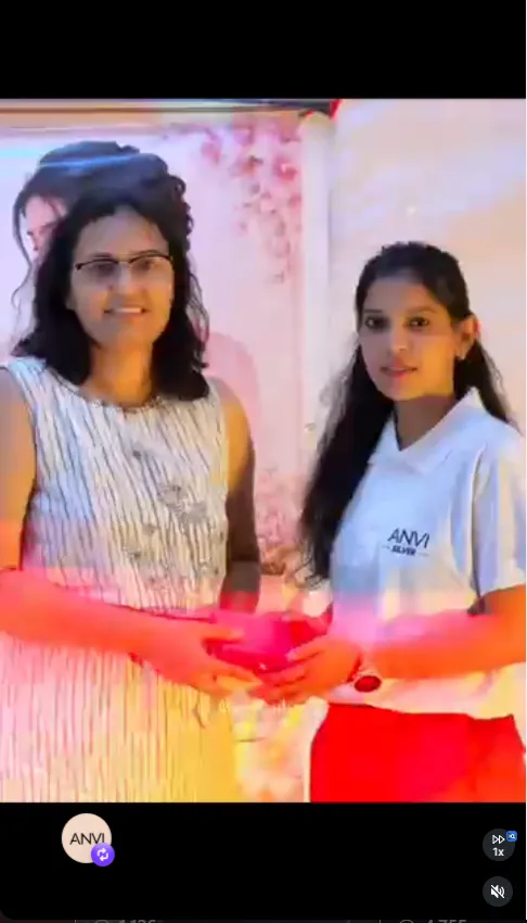Customer with an Anvi Silver team member at an event
